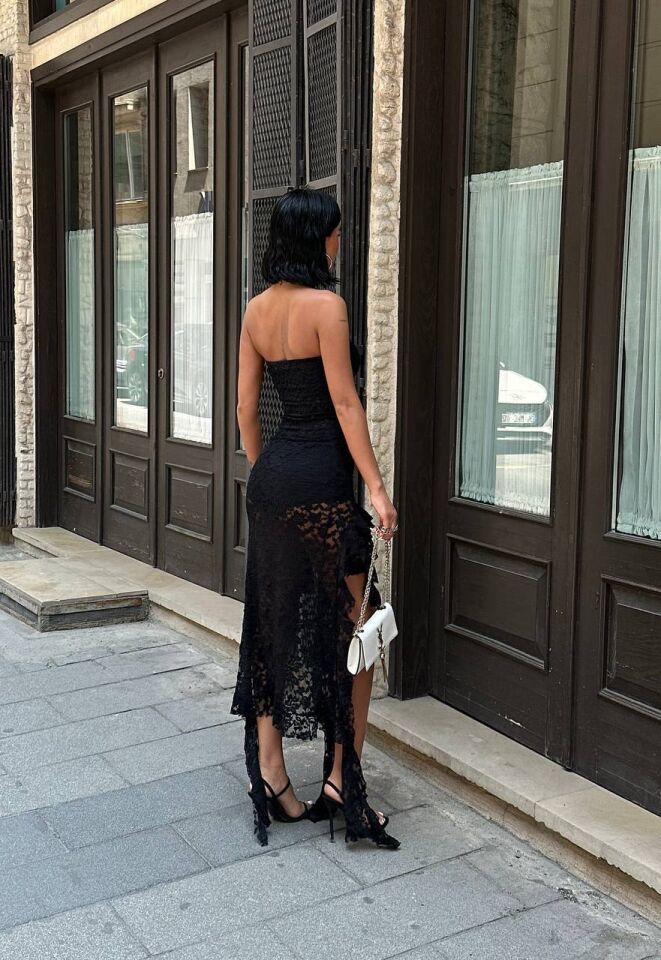 Auro Modist Straplez Asimetrik Kesim Dantel Detaylı Volanlı Gece Elbisesi