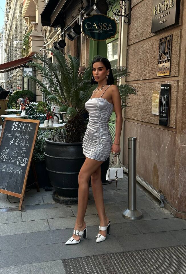 Aura Modist - İp Askılı  Büzgülü Mini Elbise