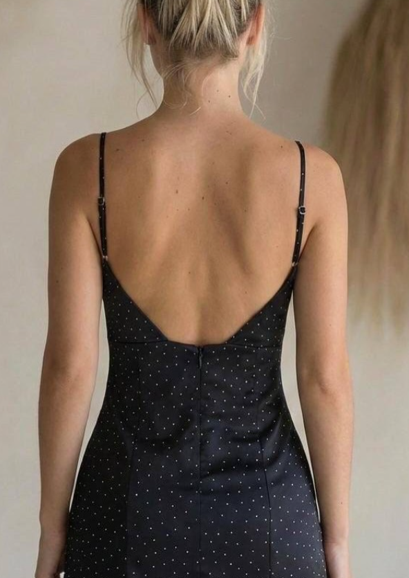 Aura Modist İnce Askılı Sırt Dekolteli Kristal Taş İşlemeli Mini Saten Elbise