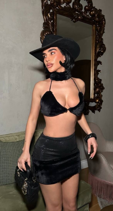 Aura Modist Peluş Kürk Detaylı Sırt Dekolteli Büstiyer ve Mini Etek Takımı