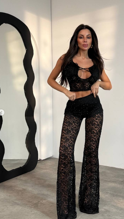 Aura Modist Göğüs Pencereli Işıltılı Dantel Crop & İspanyol Paça Pantolon Takımı