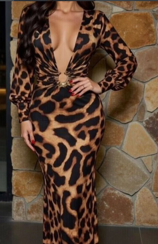 Aura Modist Gold Toka Detaylı Derin Dekolteli Leopar Desenli Maxi Gece Elbisesi