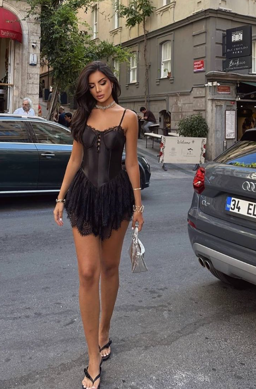 Aura Modist Dantel Detaylı Korse Formlu Mini Gece Elbisesi